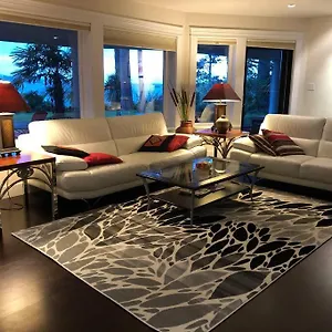 Waterfront 2br With Superb Views Saanichton